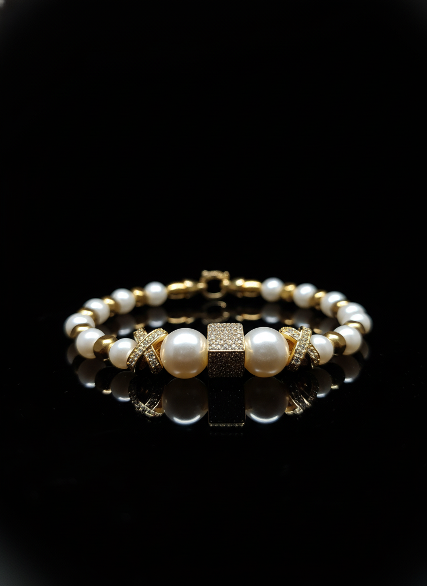 Bracciale “Golden Luxe” con Perle e Dettagli Zirconati