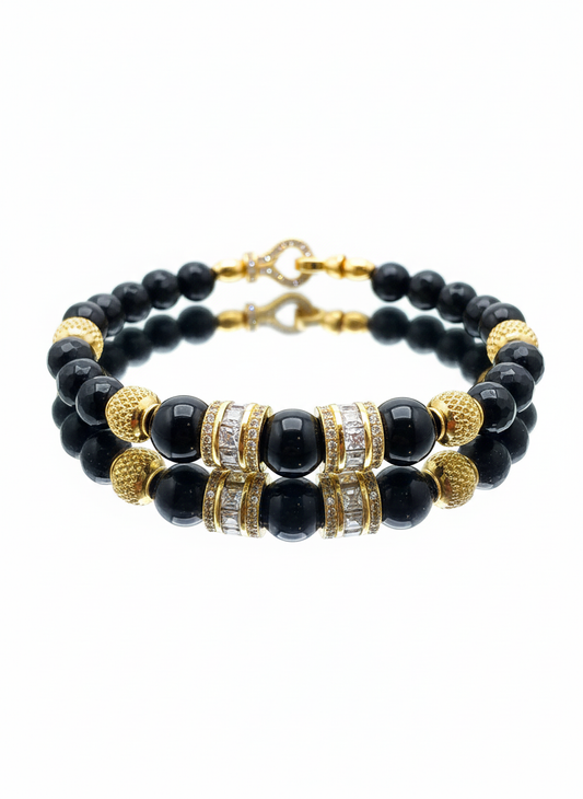 Bracciale “Imperial Onyx” con Perle Nere, Dettagli Dorati e Zirconi
