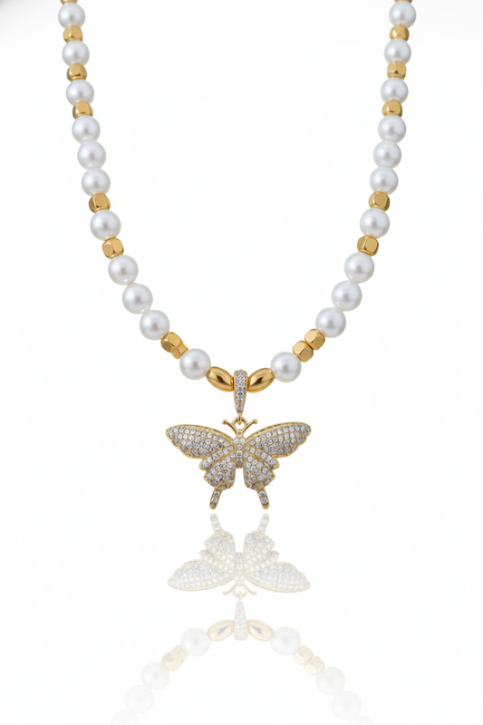 Collana Perle Dorate con Pendente Farfalla in Cristalli – Gioiello Elegante Donna