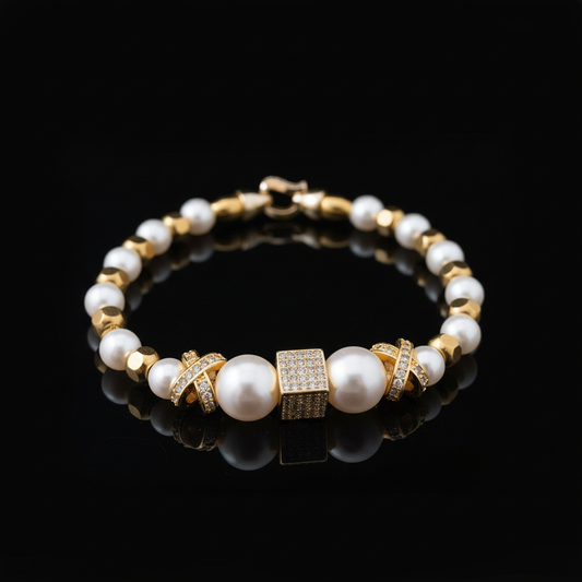 Bracciale “Golden Luxe” con Perle e Dettagli Zirconati