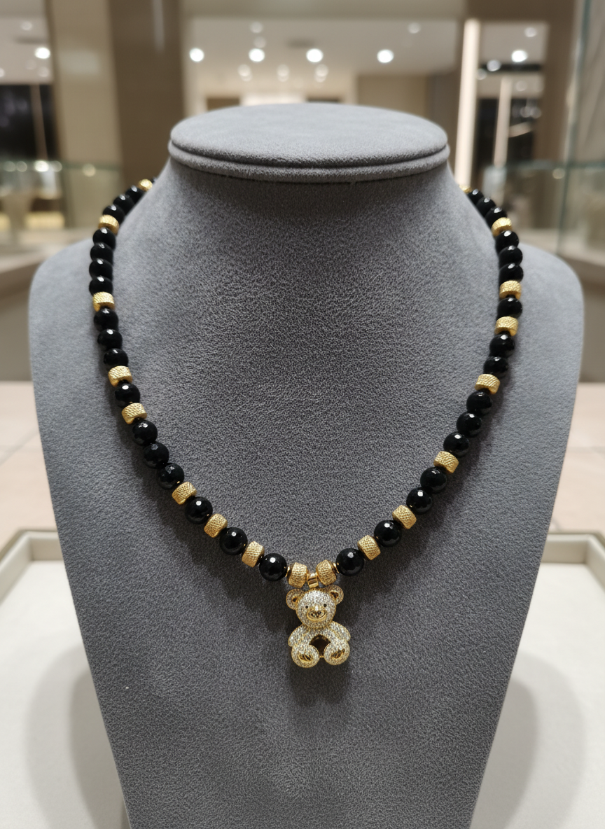 Collana Nera Dorata con Pendente Orsetto in Cristalli – Gioiello Trendy Uomo Donna