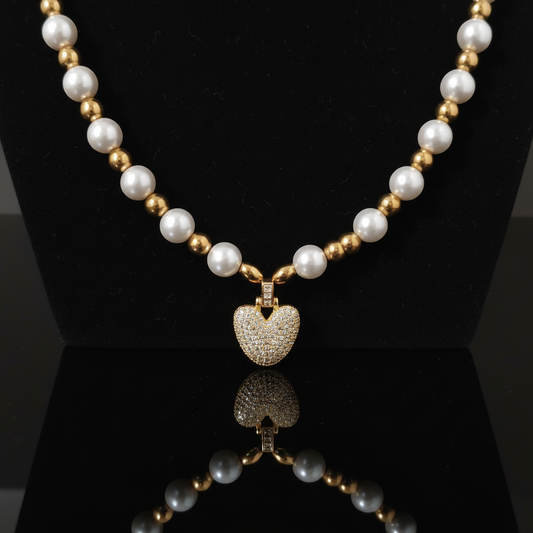 Collana Perle Dorate con Cuore di Cristalli – Gioiello Elegante per Donna